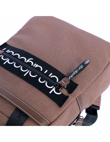 Mochila para mujer DON ALGODON Taranto en piel sintética efecto lona con cremallera con logotipo en la cremallera.