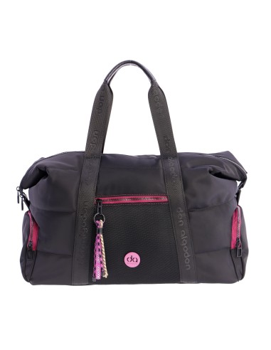 Bolso gym de hombro con logo en chapón y colgante de cordones en tirador. DON ALGODON Marsala con detalles mostaza.